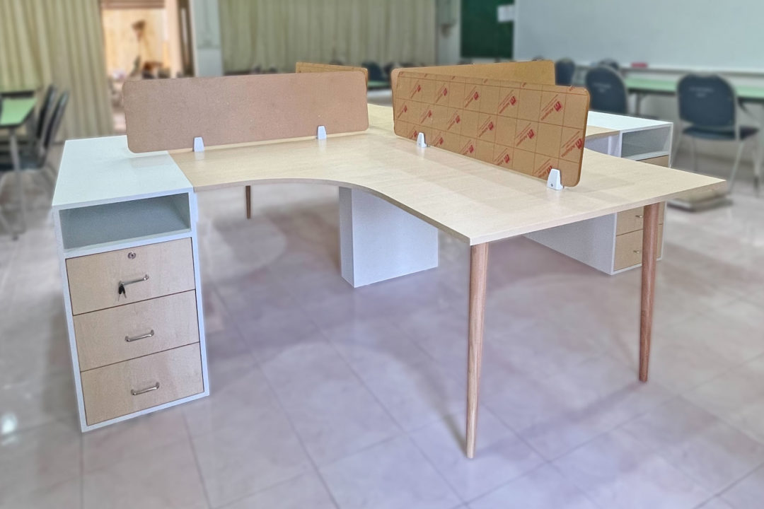 ชุดโต๊ะสำนักงาน แบบ 4 มุม โต๊ะทํางานกลุ่ม 4 ที่นั่ง รุ่น D-001
