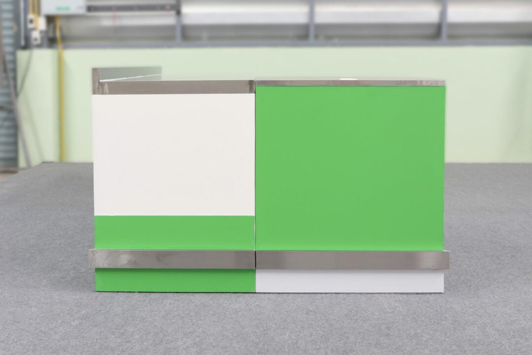 ภาพมุมมองสินค้าด้านหน้า เคาน์เตอร์แคชเชียร์ตัวแอล สีเขียว-ขาว รุ่น CC-021