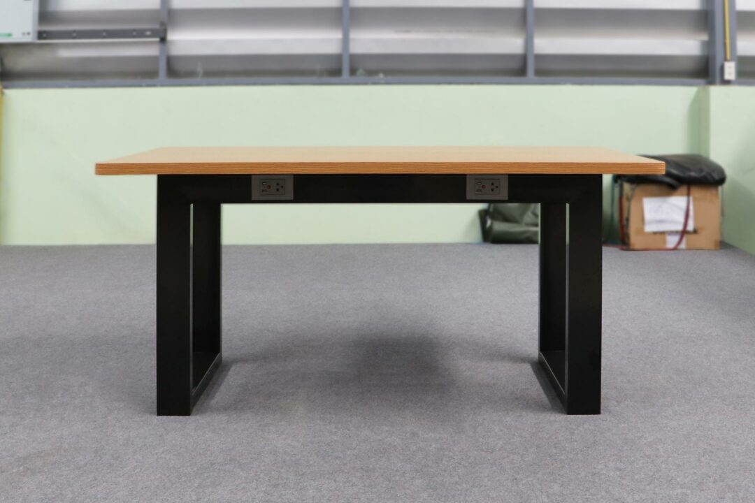 ภาพมุมมองสินค้าจริง โต๊ะไม้ขาเหล็ก รุ่น T-002